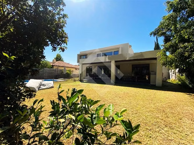 Casa en venta de 5 dorm. en Piedra Roja Colina