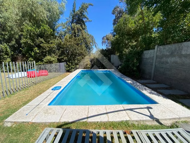 Casa en venta de 5 dorm. en Piedra Roja Colina