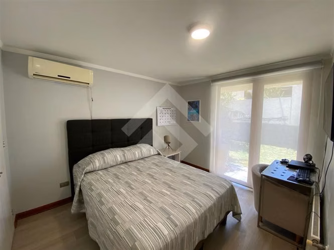 Casa en venta de 5 dorm. en Piedra Roja Colina