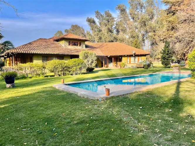 Casa en venta de 5 dorm. en Calera de Tango 5042 mt2 Terreno