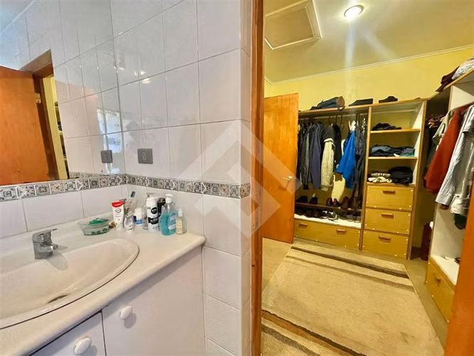 Casa en venta de 5 dorm. en Calera de Tango 5042 mt2 Terreno