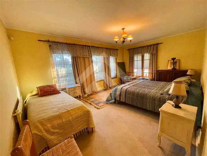 Casa en venta de 5 dorm. en Calera de Tango 5042 mt2 Terreno