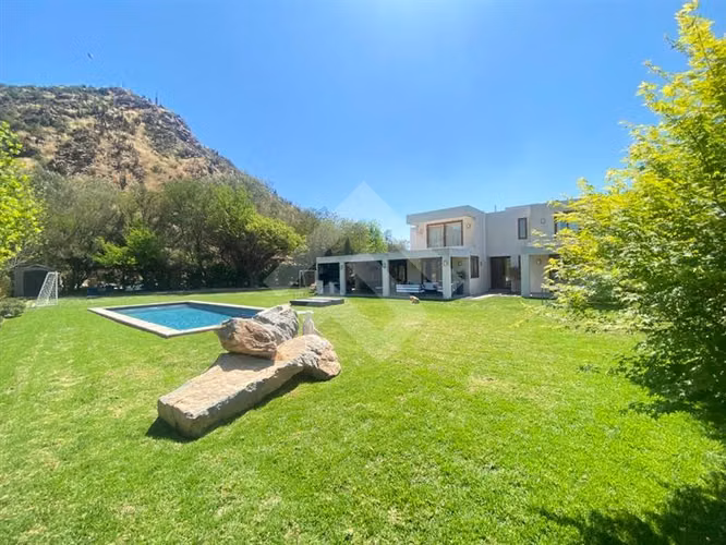 Casa en venta de 4 dorm. Las Brisas Chicureo, Colina