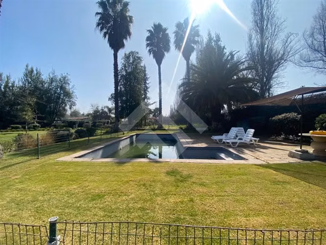 Casa en venta de 5 dorm. en Chicureo central Colina