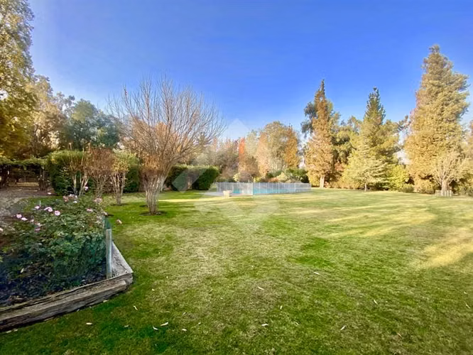 Casa en venta Sector antiguo Chicureo, Precioso jardin