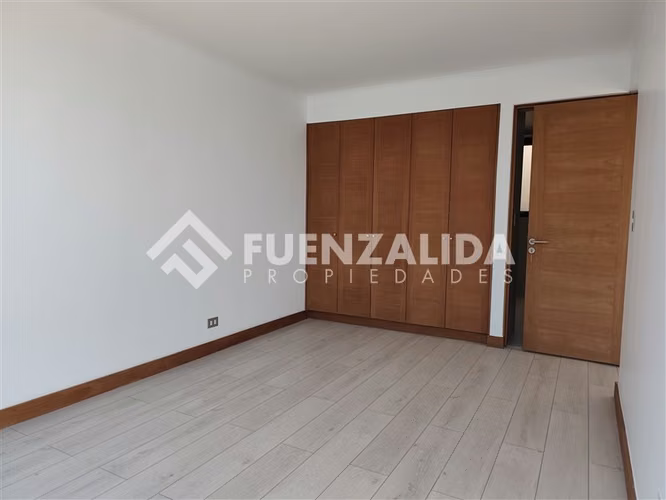 Se vende casa nueva. Condominio La Reserva. 4d 4b. Chicureo.