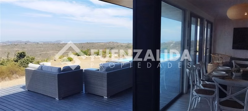 Casa Moderna. Rocas del Mar Los Molles 3d 2b 5804 m2