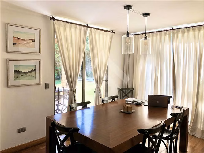 Espectacular Casa Familiar en Venta 6D 5B en Las Condes