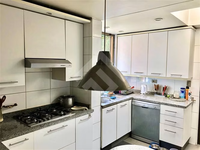 Espectacular Casa Familiar en Venta 6D 5B en Las Condes