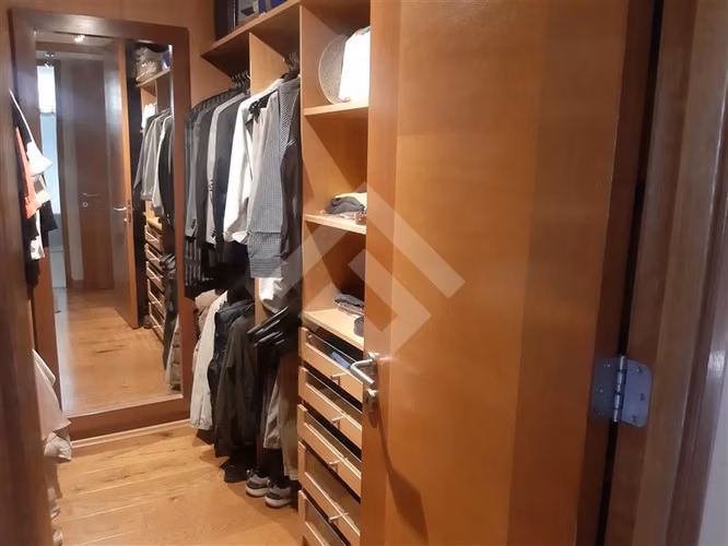 Departamento en venta de 4 dorm. en Las Condes