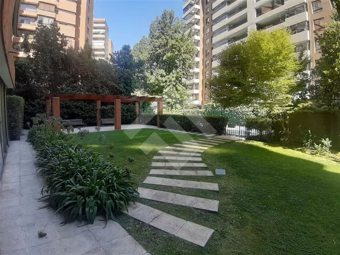 Departamento en venta de 4 dorm. en Las Condes