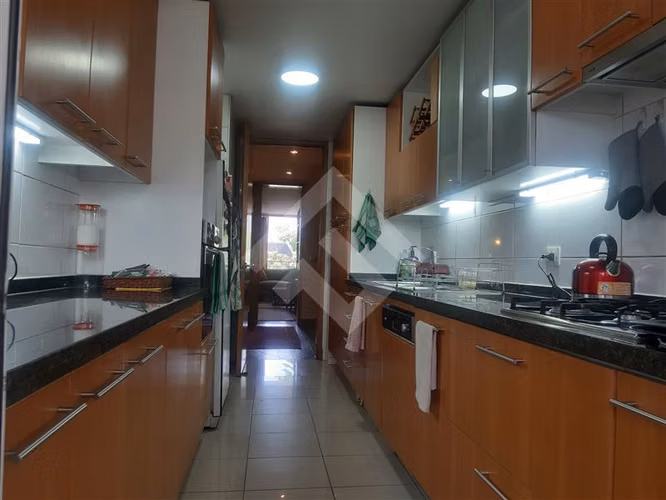 Departamento en venta de 4 dorm. en Las Condes