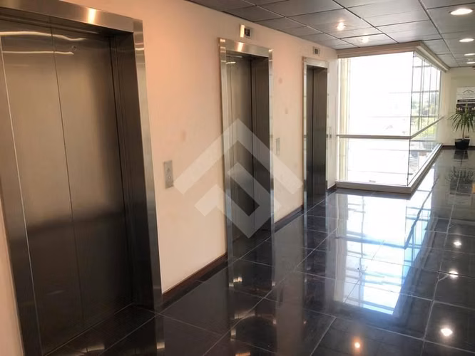 Oficina moderna frente a Plaza en venta en Las Condes - Imagen 10