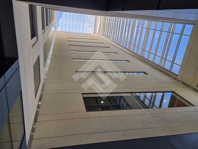 Oficina moderna frente a Plaza en venta en Las Condes - Imagen 9