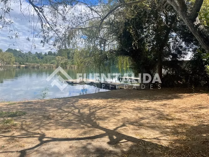 Venta de Parcela en Quillon, con 2 cabañas y 16 mt.de playa
