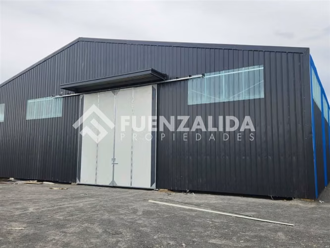Se vende y/o arrienda terreno con nave industrial en Cabrero
