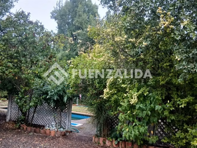 Venta parcela en Quillón con Piscina y Jardín formado
