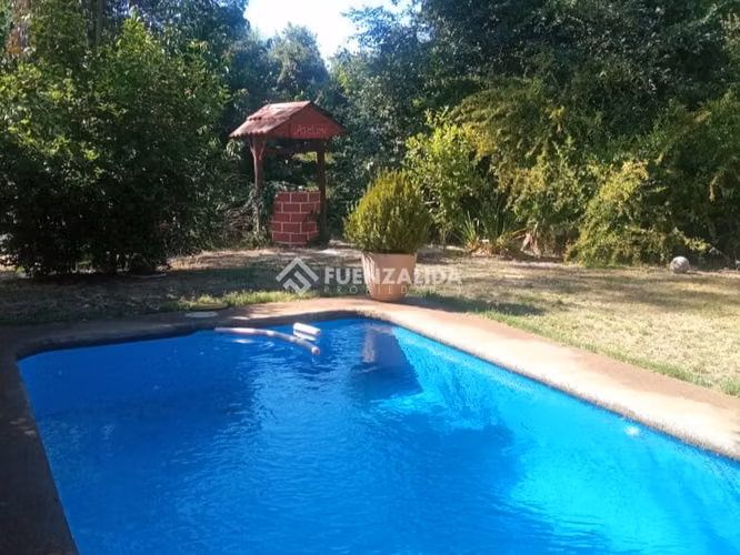 Venta parcela en Quillón con Piscina y Jardín formado