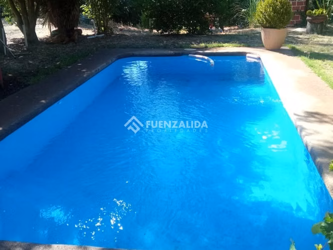 Venta parcela en Quillón con Piscina y Jardín formado