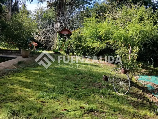 Venta parcela en Quillón con Piscina y Jardín formado
