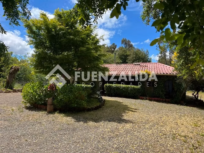 Venta parcela en Quillón con Piscina y Jardín formado
