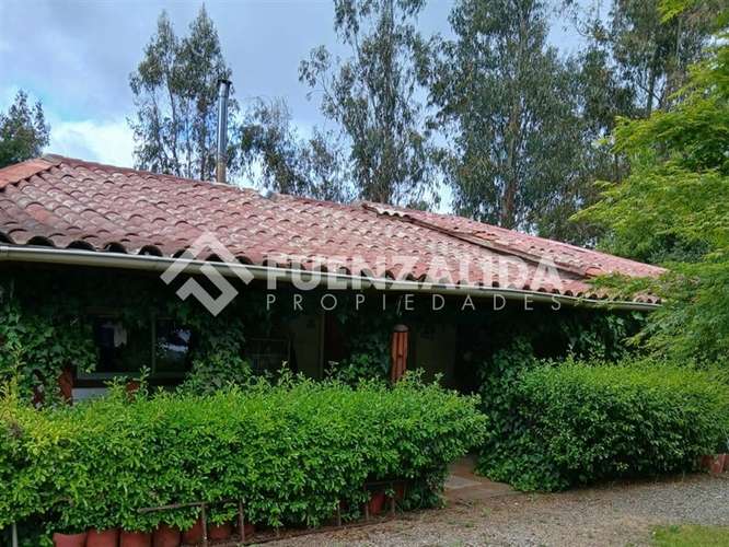 Venta parcela en Quillón con Piscina y Jardín formado