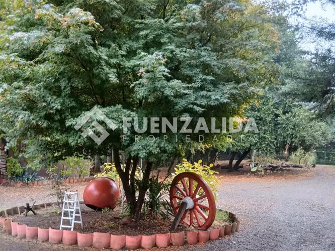 Venta parcela en Quillón con Piscina y Jardín formado