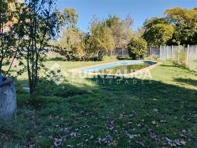 Se Vende Sitio con Piscina y Jardín Formado en Los Ángeles