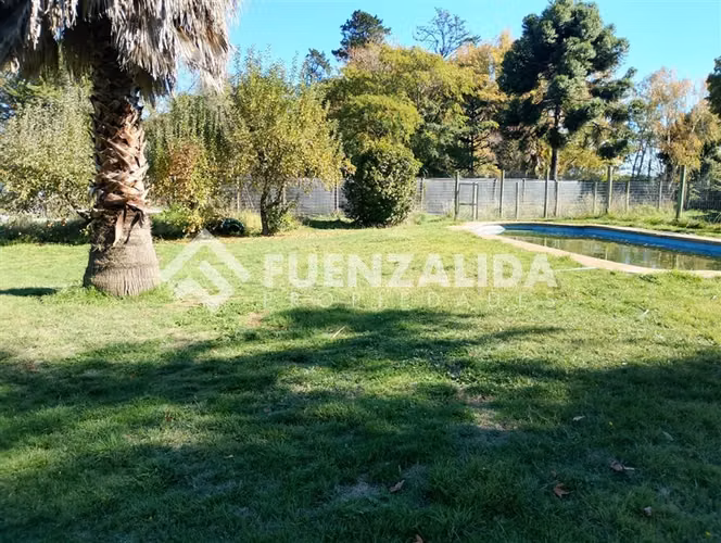 Se Vende Sitio con Piscina y Jardín Formado en Los Ángeles