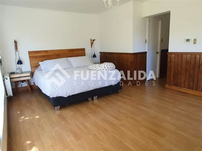 Amplia casa con jardín y seguridad en Los Angeles
