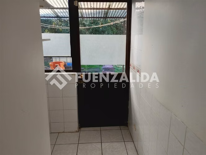 Amplia casa con jardín y seguridad en Los Angeles
