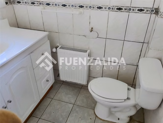 Amplia casa con jardín y seguridad en Los Angeles