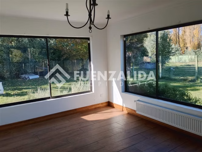 Amplia casa con jardín y seguridad en Los Angeles