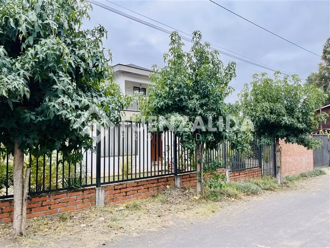 Casa en venta 180 m2 + Cabaña 43 m2 en Quillón