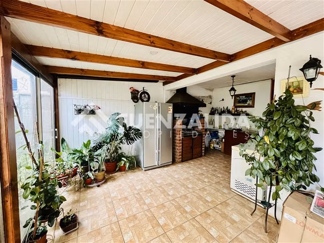 Casa en venta 180 m2 + Cabaña 43 m2 en Quillón