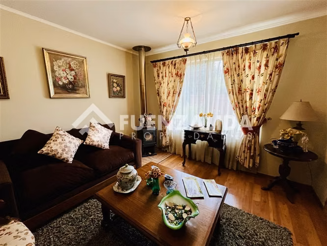 Casa en venta 180 m2 + Cabaña 43 m2 en Quillón