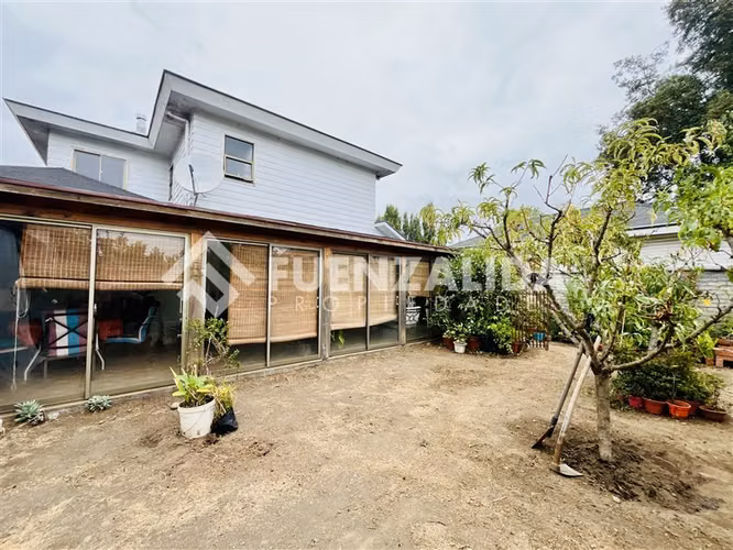 Casa en venta 180 m2 + Cabaña 43 m2 en Quillón
