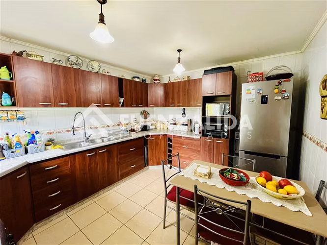 Casa en venta 180 m2 + Cabaña 43 m2 en Quillón