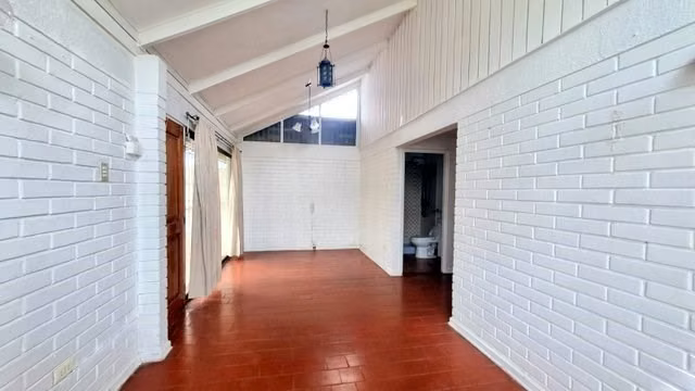 Casa Habitacional en La Florida / Walker Martínez