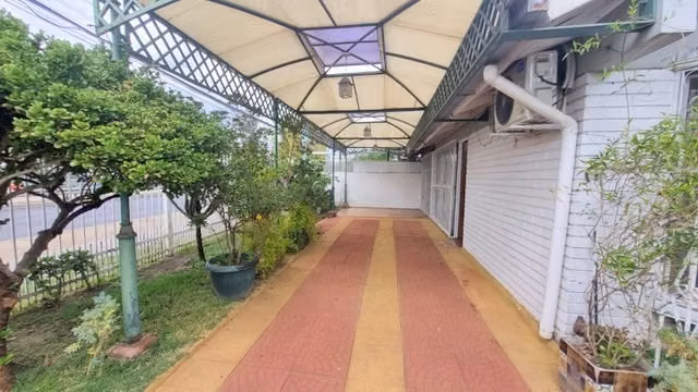 Casa Habitacional en La Florida / Walker Martínez