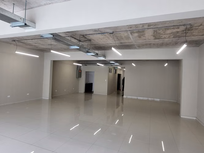 EXCELENTE OFICINA EN PLENO 21 MAYO
