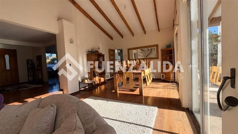 Casa en venta de 9 dorm. en Curacaví