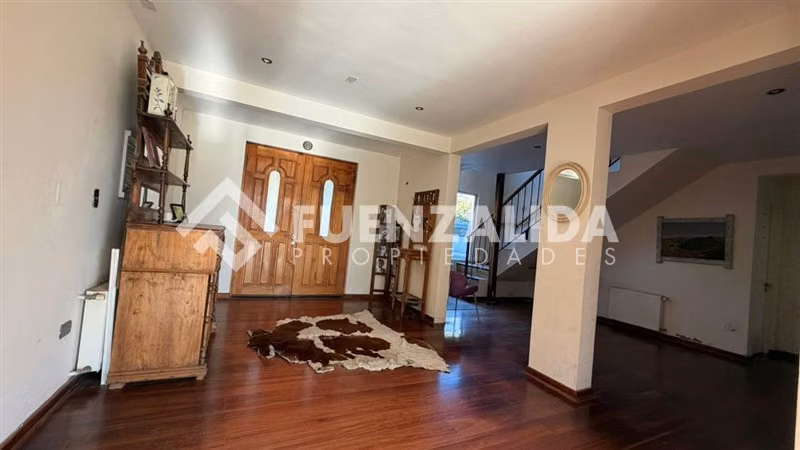 Casa en venta de 9 dorm. en Curacaví