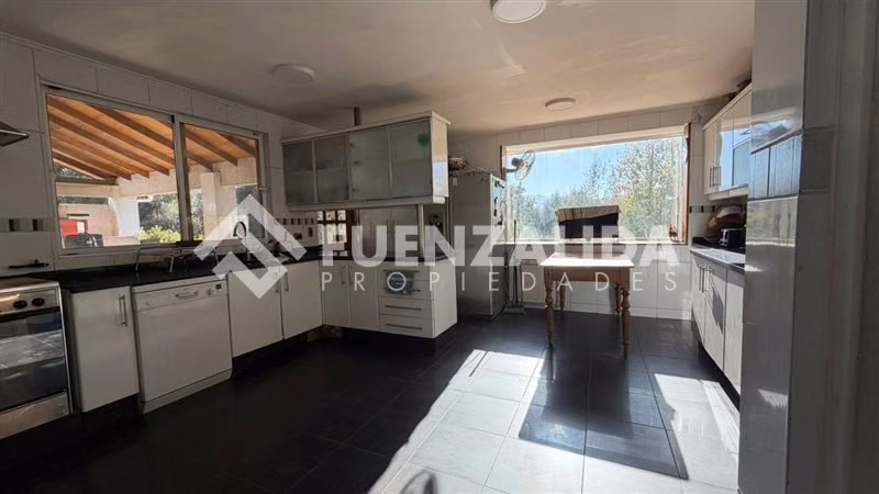 Casa en venta de 9 dorm. en Curacaví