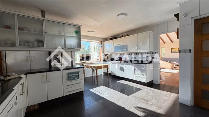 Casa en venta de 9 dorm. en Curacaví