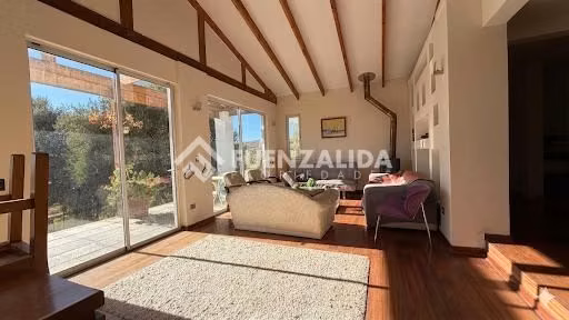 Casa en venta de 9 dorm. en Curacaví