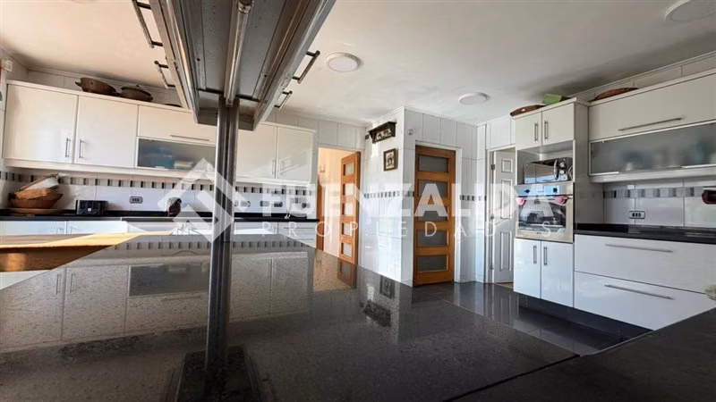Casa en venta de 9 dorm. en Curacaví