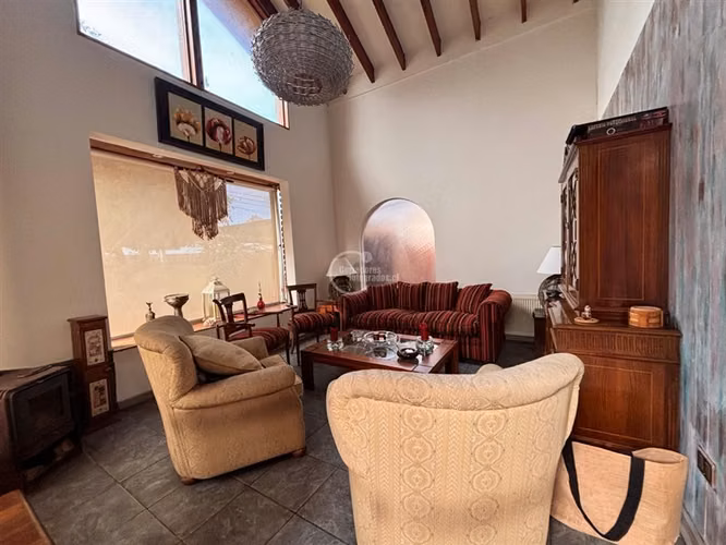 Casa en venta de 4 dorm. en Concón con jardín piscina ,2 Est