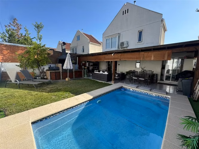 Casa en venta de 3 dorm. en Peñalolén
