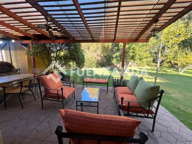 Parcela vendo 5D 4B piscina terraza Condominio Talagante